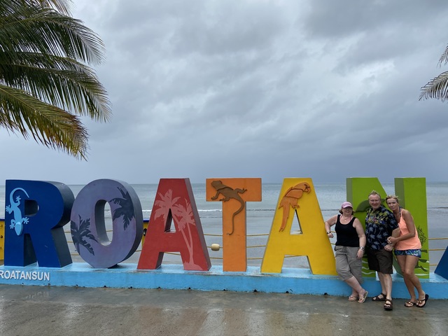 Roatan Private East West, Best Of Island Excursion Fantastic despite the rain!