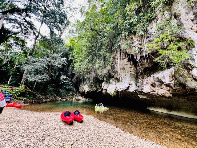 Belize Cave Tubing and Jungle Zip Line Excursion Outstanding experience 