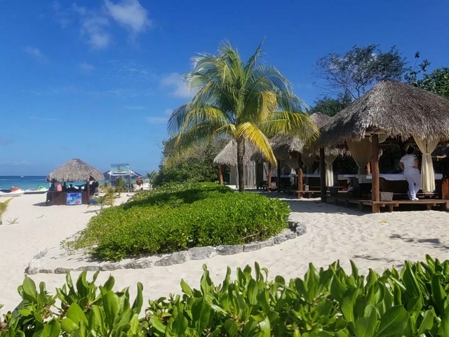 Cozumel Mr. Sanchos Beach Club VIP All-Inclusive Day Pass for 2 cruiser