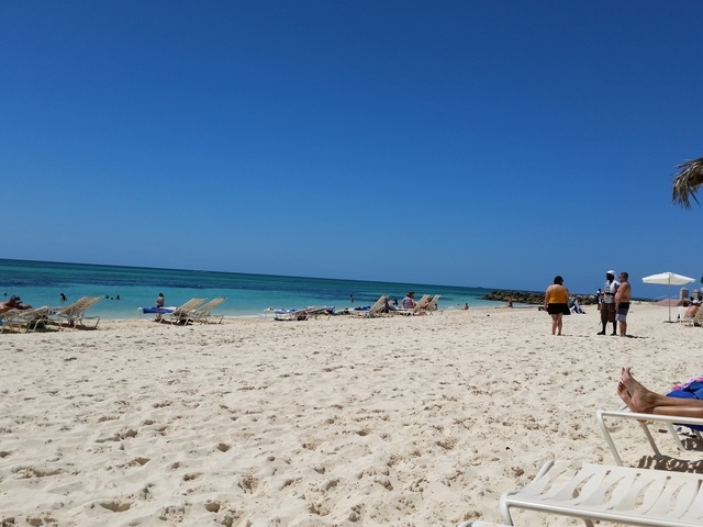 Freeport Prop Club Beach Bar and Grill at Grand Lucayan Day Pass Beautify Place!