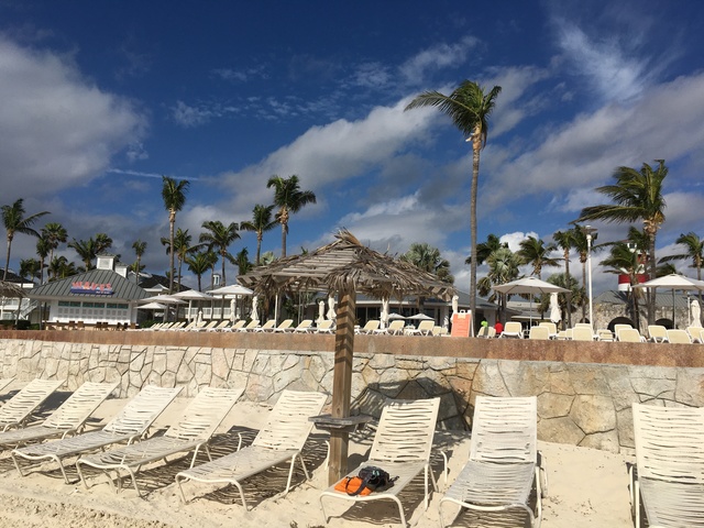 Freeport Prop Club Beach Bar and Grill at Grand Lucayan Day Pass Beautiful beach, pool, and facilities - loved it!