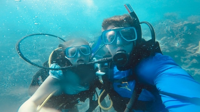 Roatan Discover SCUBA Diving Excursion for Beginners with Boat Dive amazing time!