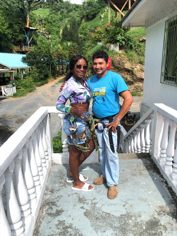 Roatan Hop On Hop Off Bus Highlights and Beach Break Excursion Wonderful Experience 