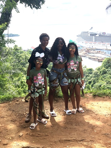 Roatan Hop On Hop Off Bus Highlights and Beach Break Excursion Wonderful Experience 