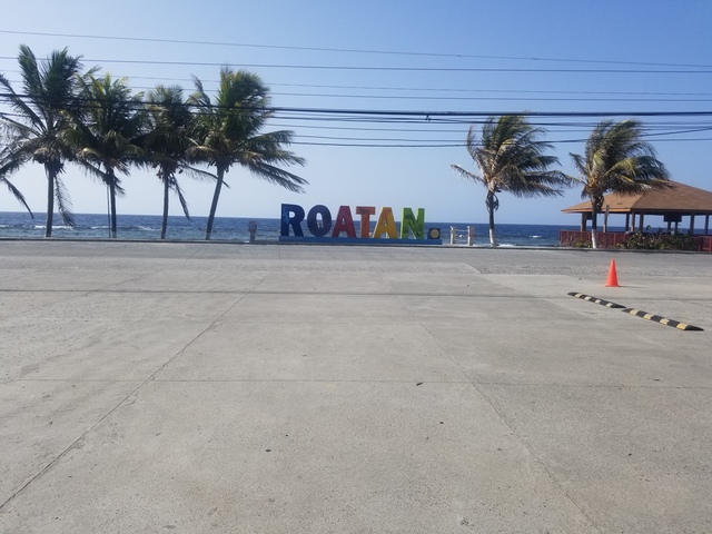 Roatan West Bay Bananarama Resort Beach Day Pass Excursion bannanarama 