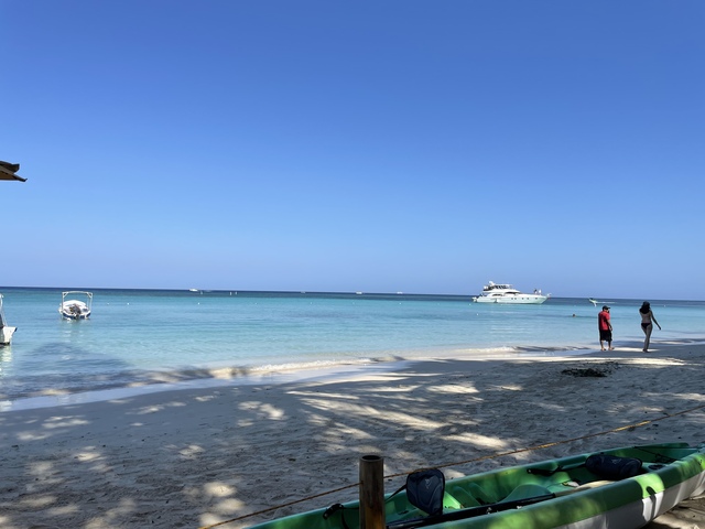 Roatan West Bay Bananarama Resort Beach Day Pass Excursion Beautiful but not very relaxing