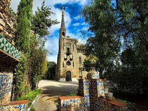 Barcelona Sagrada Familia and Torres Bellesguard Small Group Excursion with Brunch