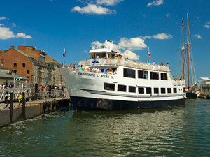 boston harbor cruise lunch