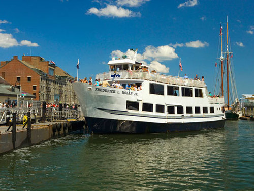 Boston  Massachusetts / USA outer harbor Excursion Booking