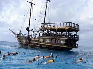 Cozumel Pirate Boat Snorkel, Party and Brunch Excursion