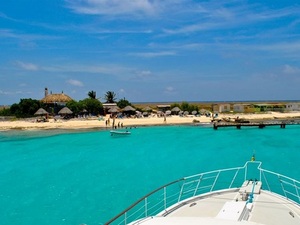 Curacao Private Yacht Charter Excursion to Klein Curacao Island Beach