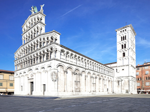 Livorno Private Pisa and Lucca Excursion
