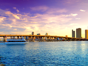 Miami Land and Sea City Sightseeing and Biscayne Bay Boat Excursion