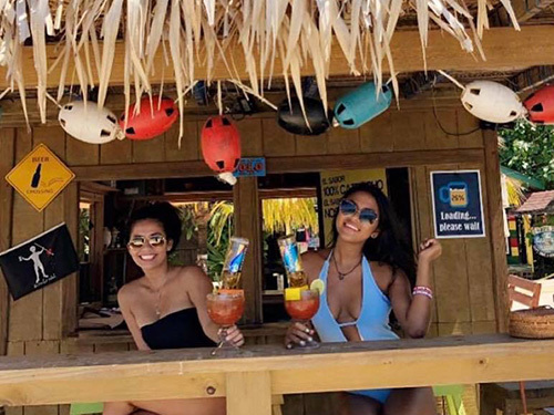Roatan Beach Day Pass Trip Cost