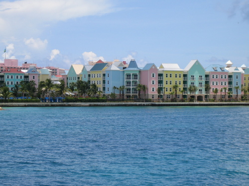 Nassau sip champagne Booking